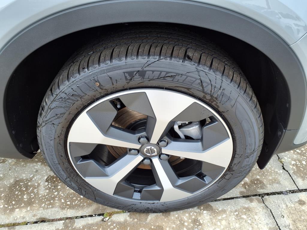 2026 Volvo XC40 Plus - Photo 9