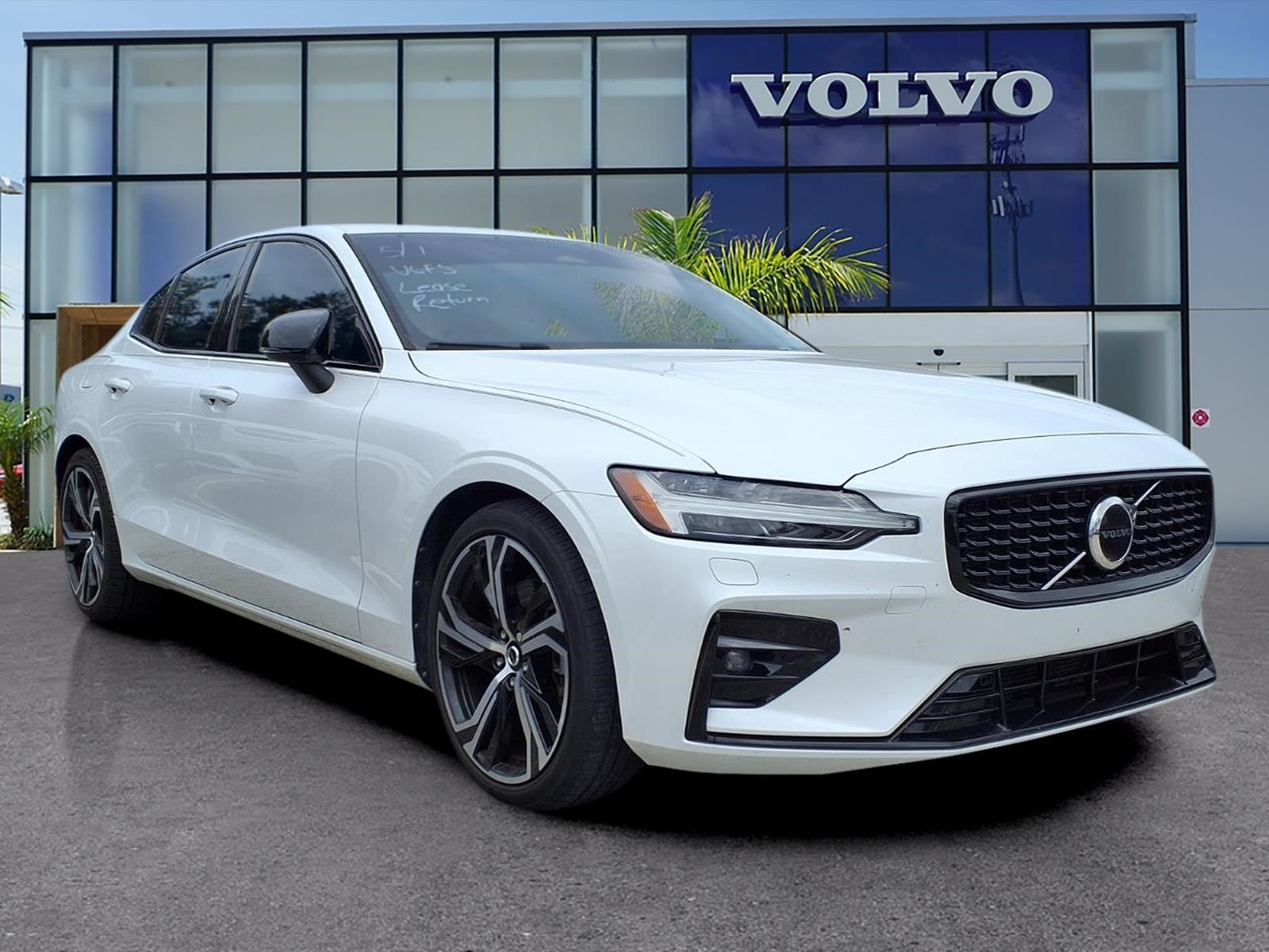 2024 Volvo S60 B5 Core Dark Theme's photo