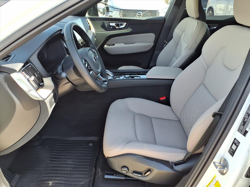 2026 Volvo XC60 Plus - Photo 13