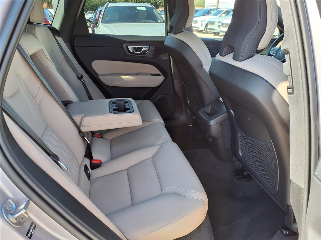 2026 Volvo XC60 Core - Photo 10