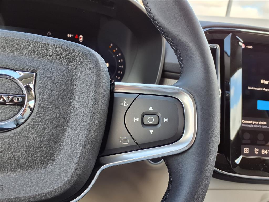 2026 Volvo XC40 Plus - Photo 16