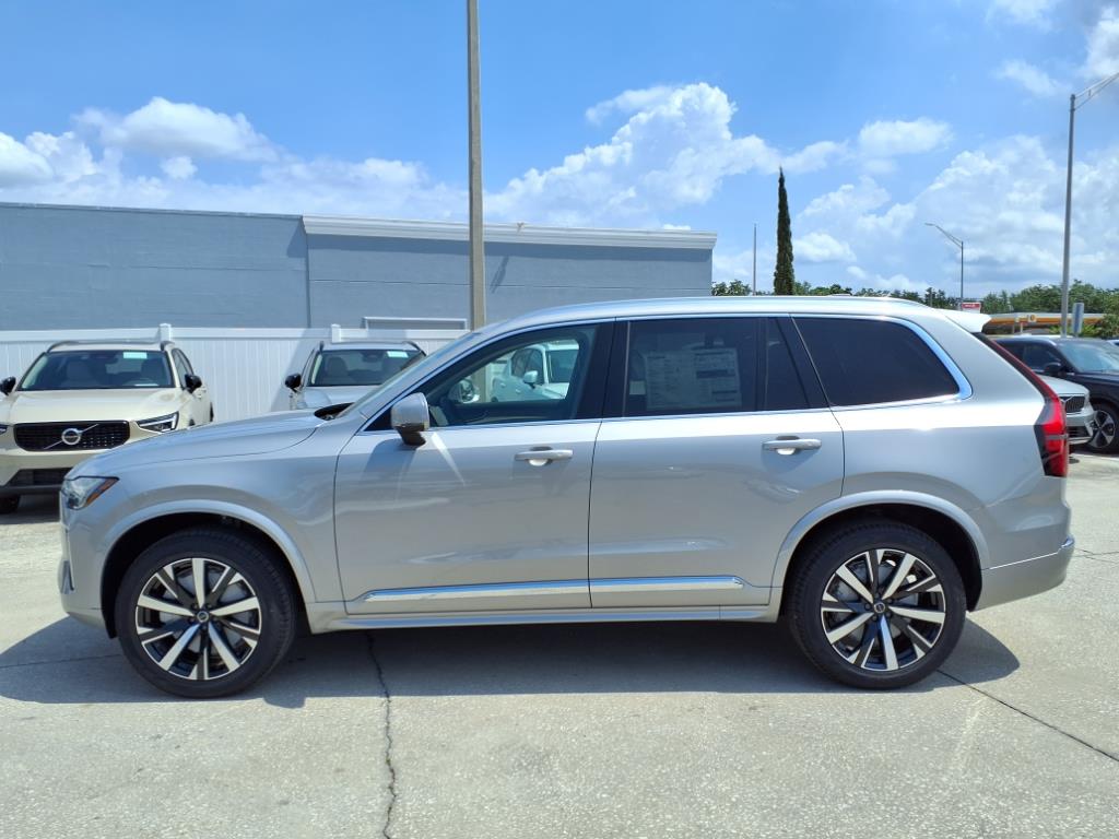 2025 Volvo XC90 B5 Core photo 4