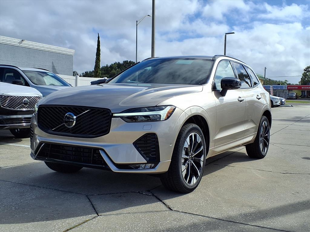 2026 Volvo XC60 B5 Plus photo 3