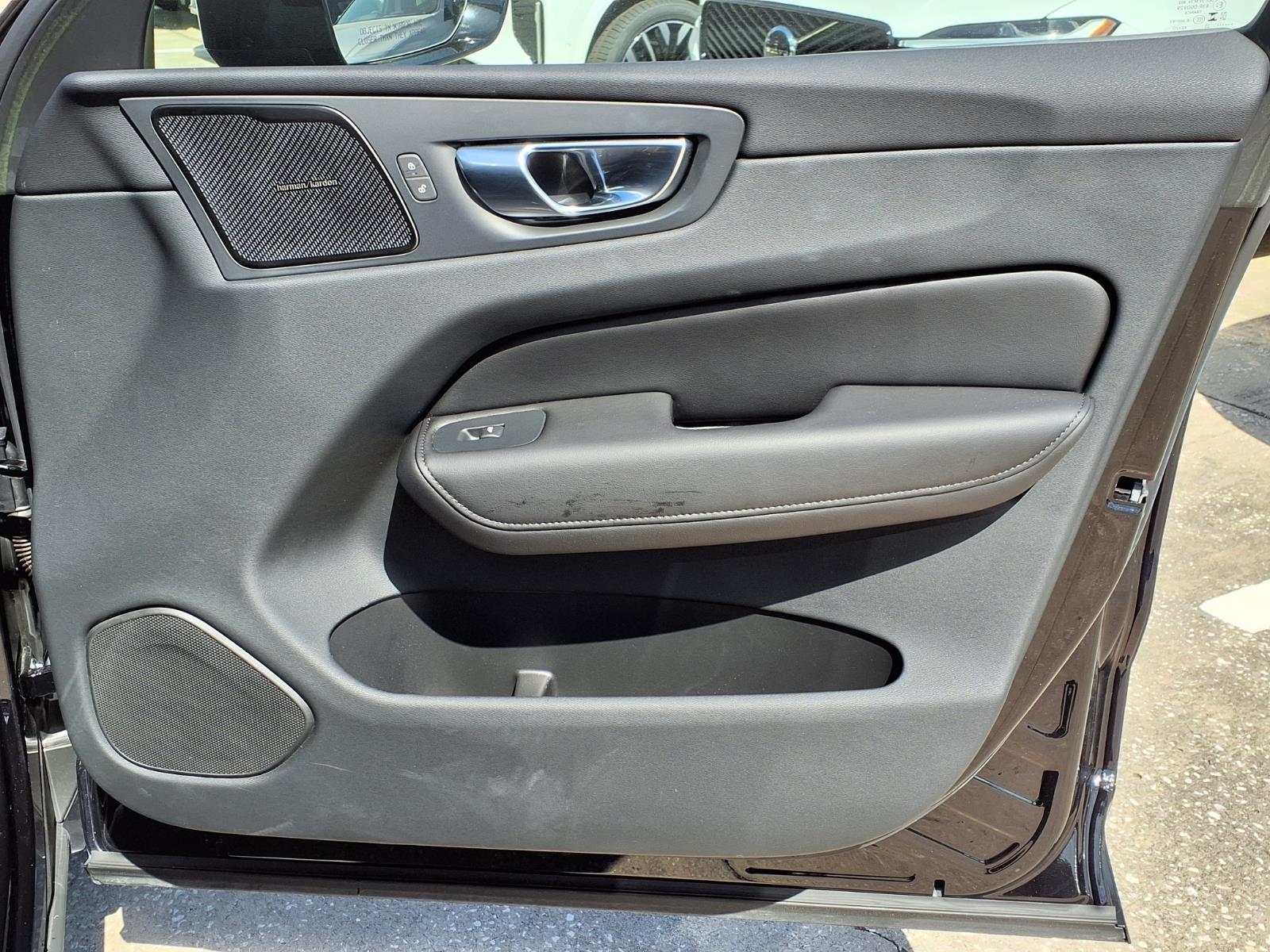 2023 Volvo XC60 Plus - Photo 13