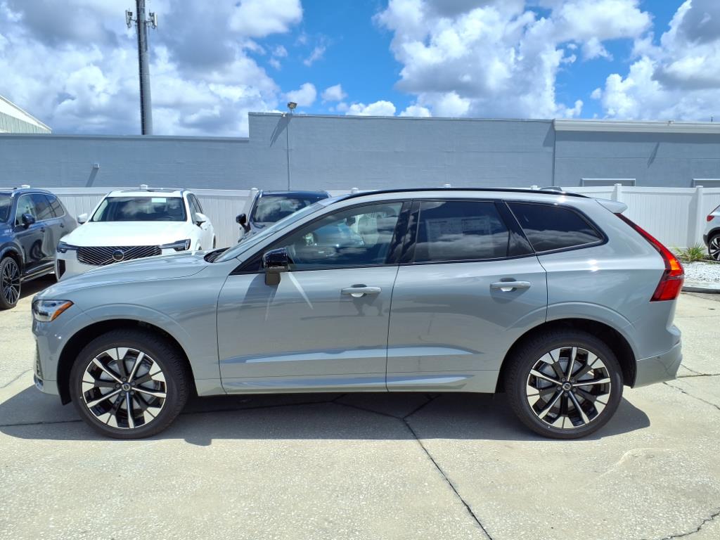 2026 Volvo XC60 B5 Plus photo 4
