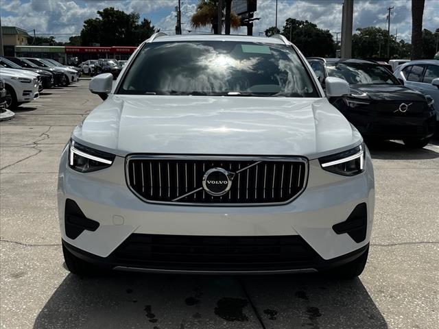 2025 Volvo XC40 Core photo 2