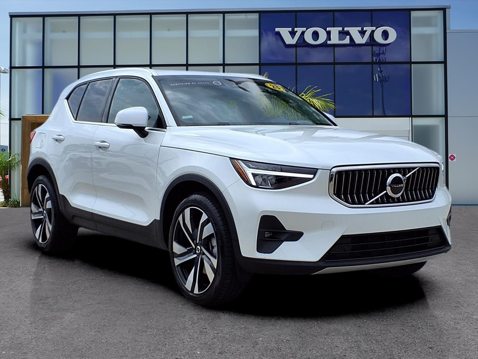 2023 Volvo XC40 B5 Plus Bright AWD's photo