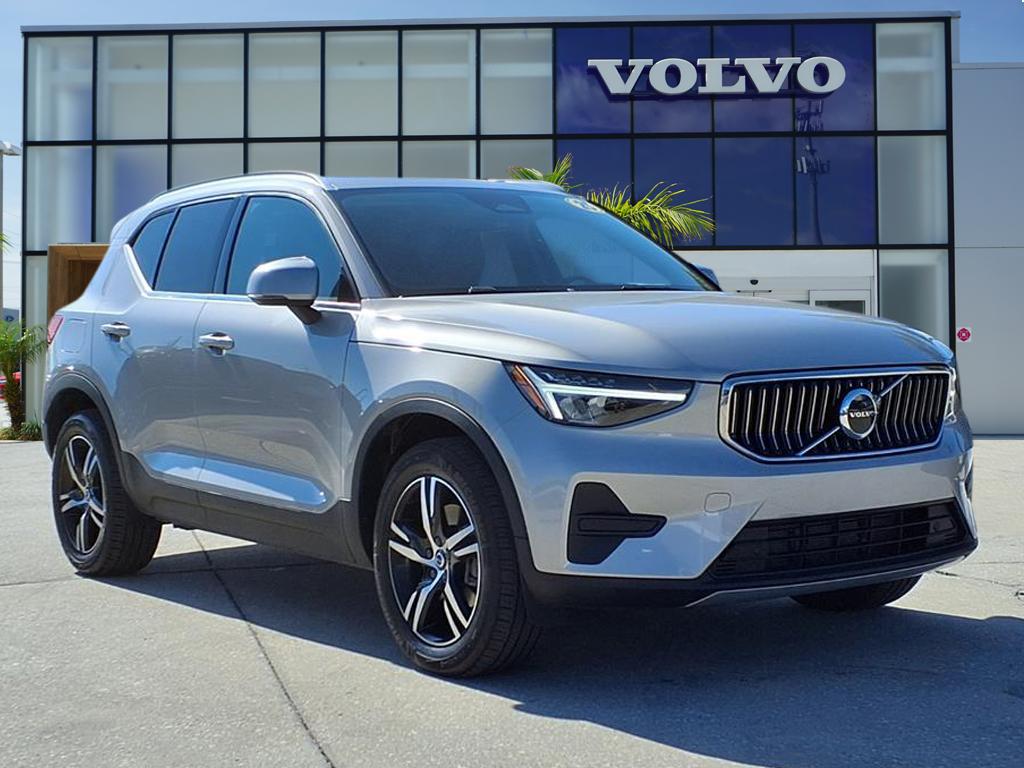 2025 Volvo XC40 Core's photo