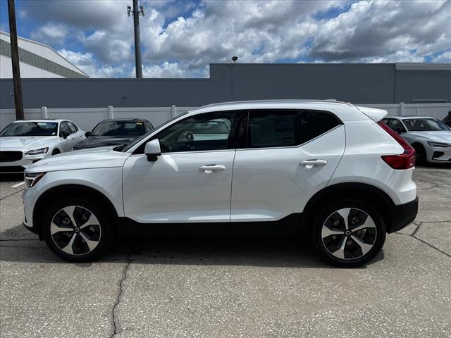 2025 Volvo XC40 Core photo 4