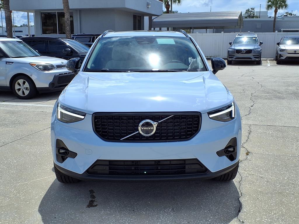 2026 Volvo XC40 Plus photo 2