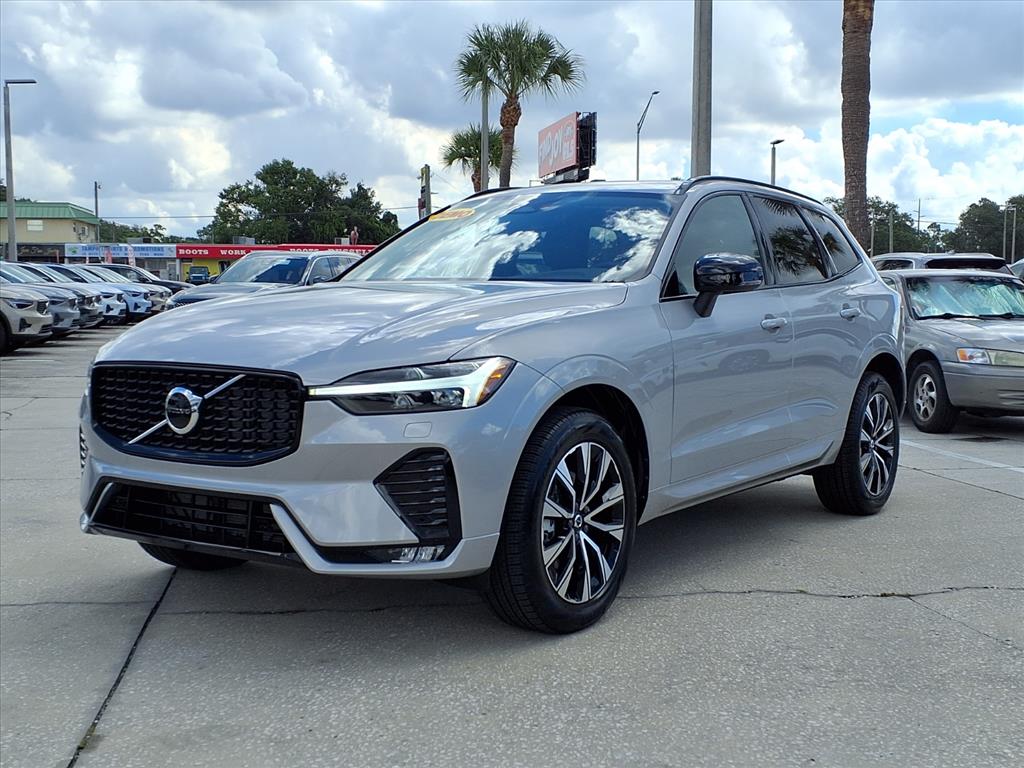 2025 Volvo XC60 B5 Core photo 3