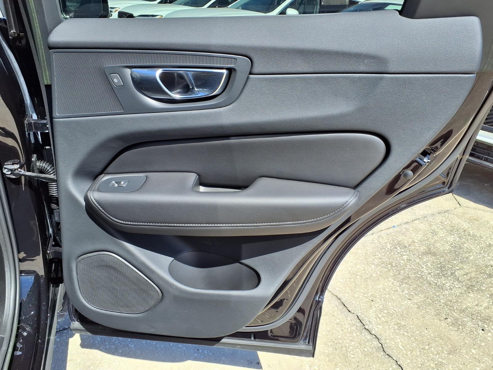 2023 Volvo XC60 Plus - Photo 14