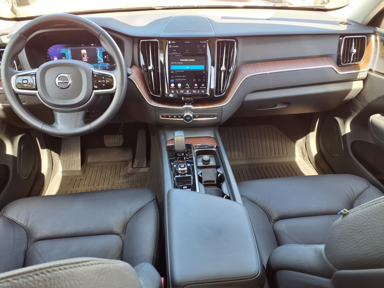 2023 Volvo XC60 Plus - Photo 17