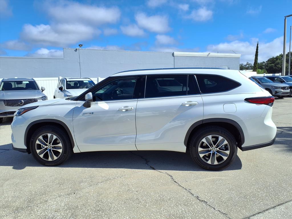 2020 Toyota Highlander Hybrid XLE photo 4