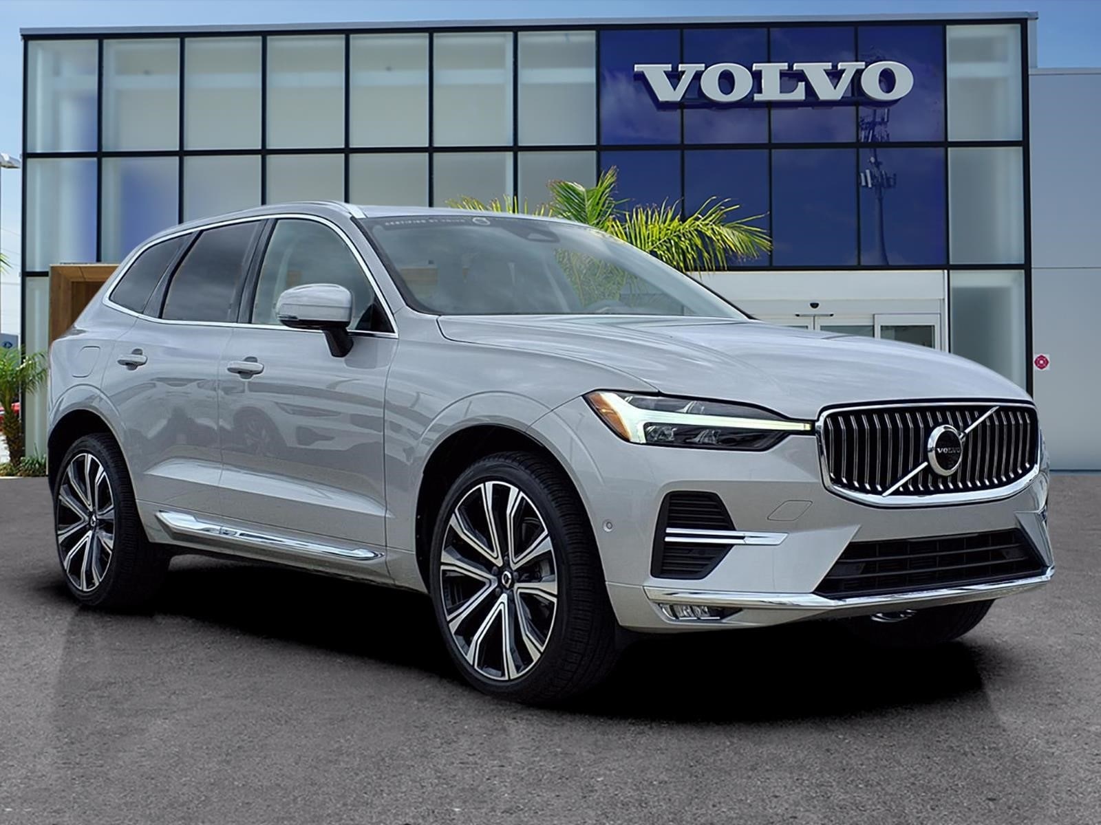 Silver 2023 Volvo XC60 B5 Ultimate Bright Theme AWD SUV / Crossover All-Wheel Drive 8-Speed Automatic