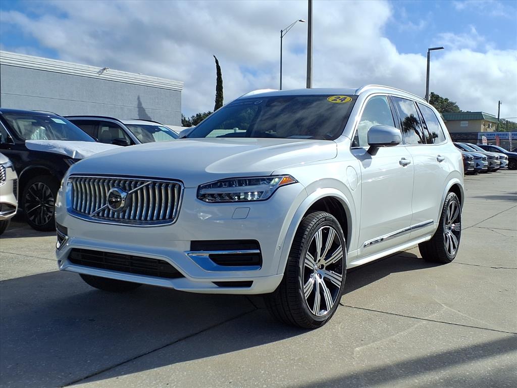 2024 Volvo XC90 Recharge T8 Plus photo 3