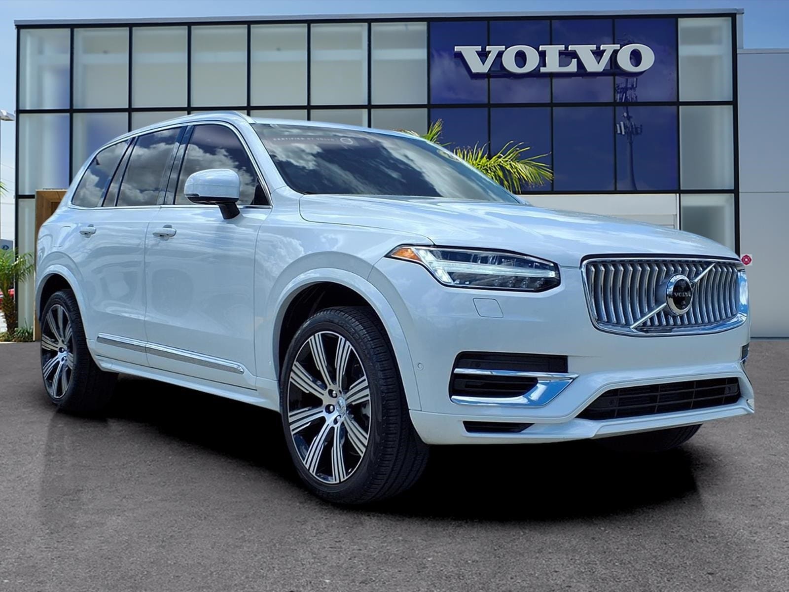 2025 Volvo XC90 T8 Recharge Plus Bright 7-Seat 4WD's photo