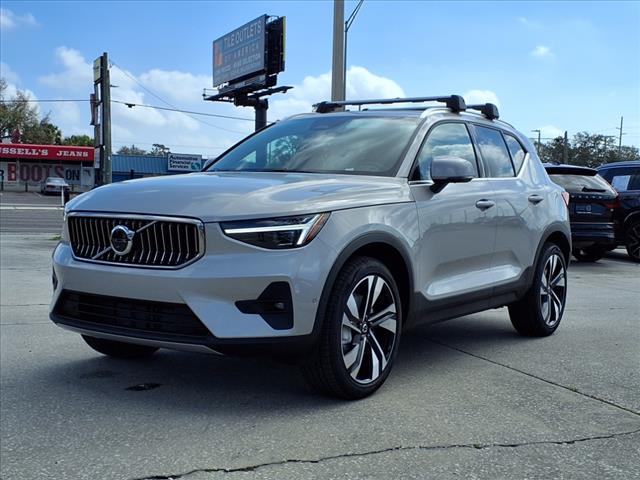 2025 Volvo XC40 photo 3