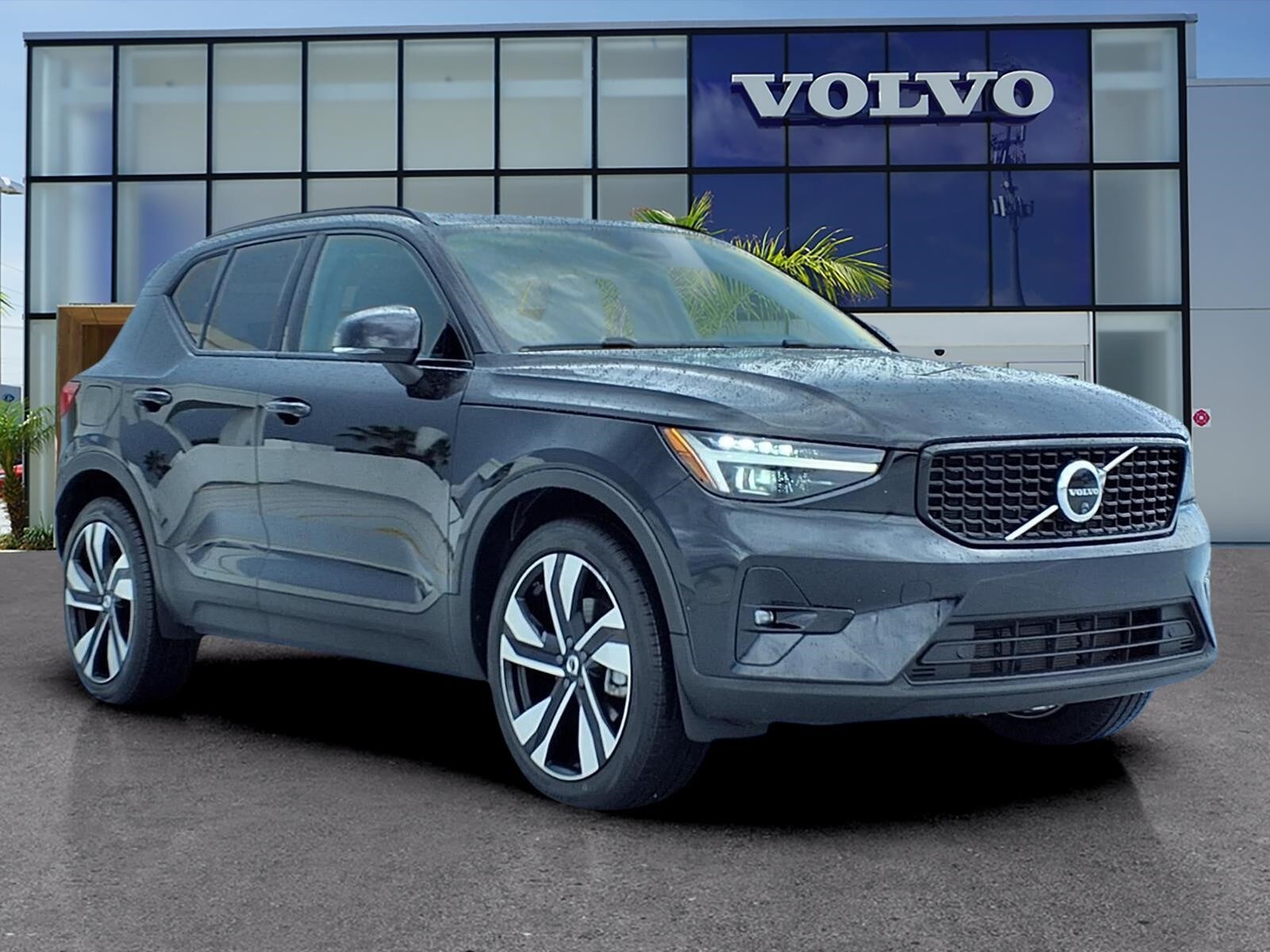 Onyx Black Metallic 717 2024 Volvo XC40 B5 Ultimate Dark Theme AWD SUV / Crossover All-Wheel Drive 8-Speed Automatic