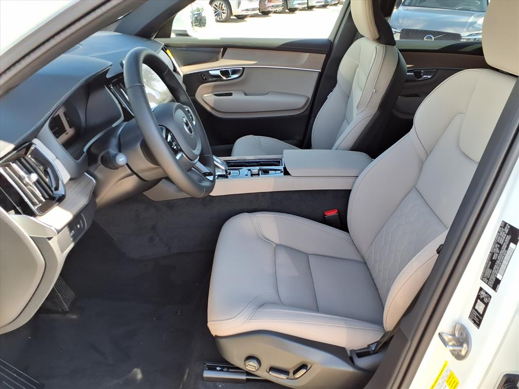 2026 Volvo XC90 Plus - Photo 13