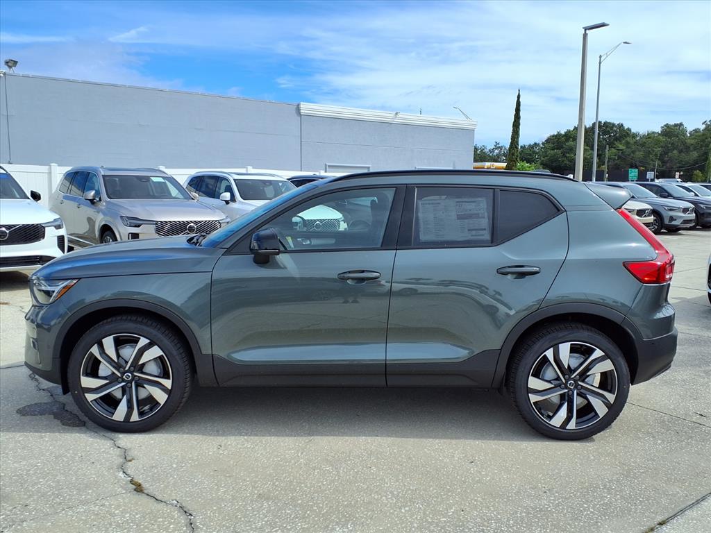 2026 Volvo XC40 Plus photo 3