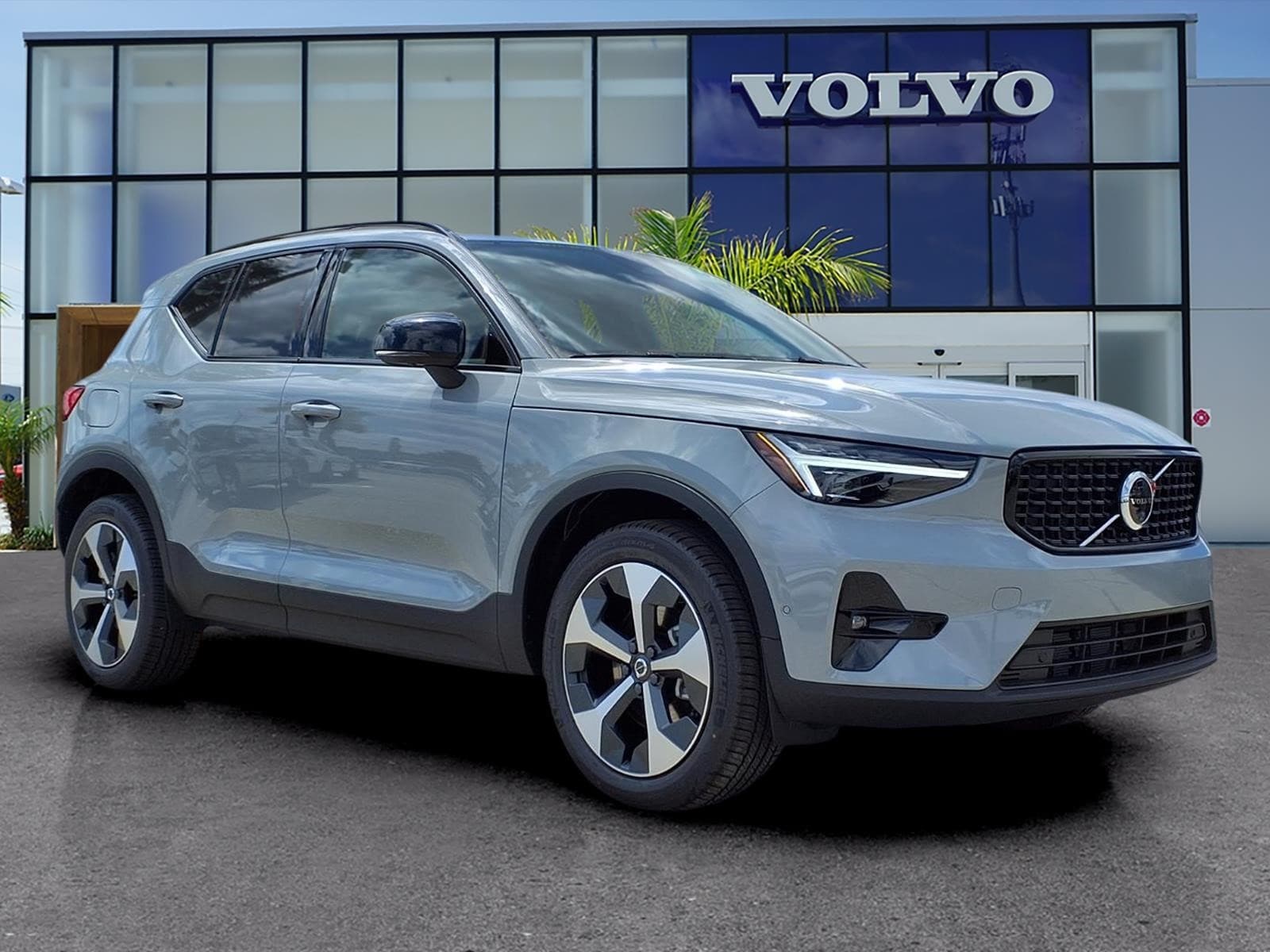 2026 Volvo XC40 B5 Plus Dark AWD's photo