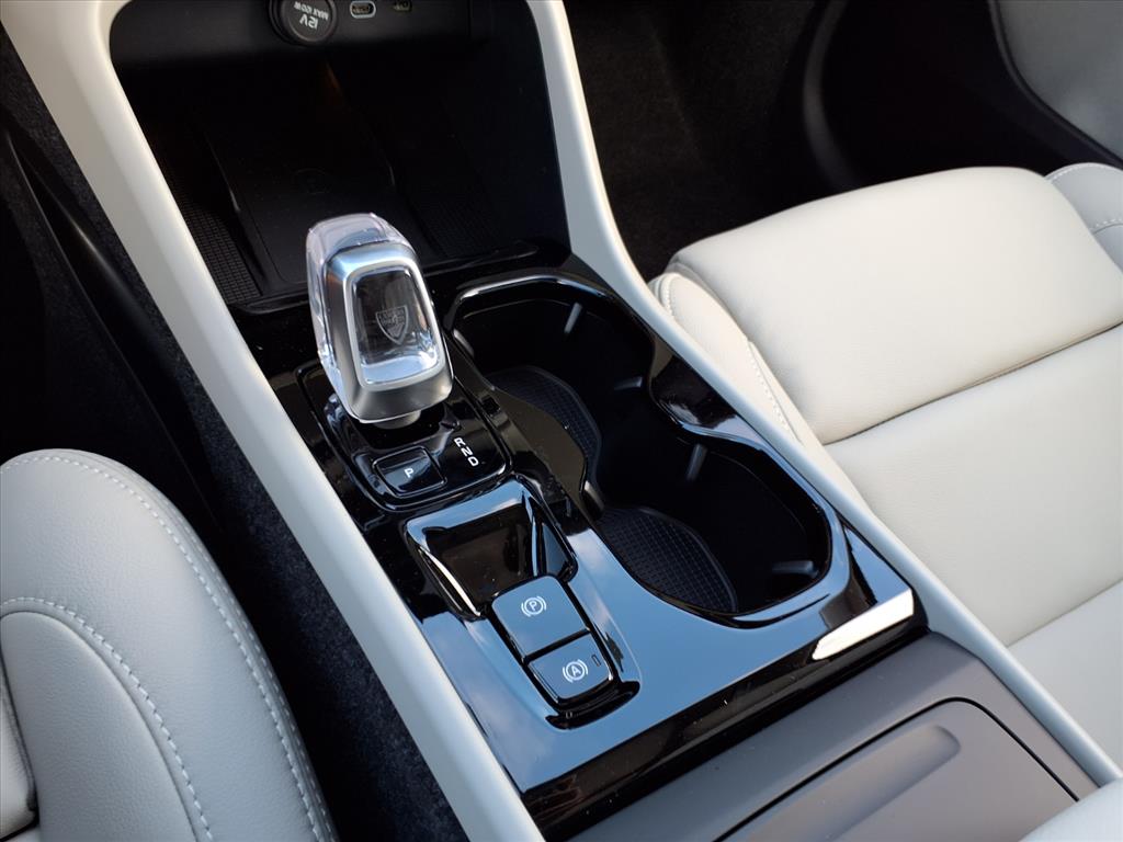 2026 Volvo XC40 Plus - Photo 14
