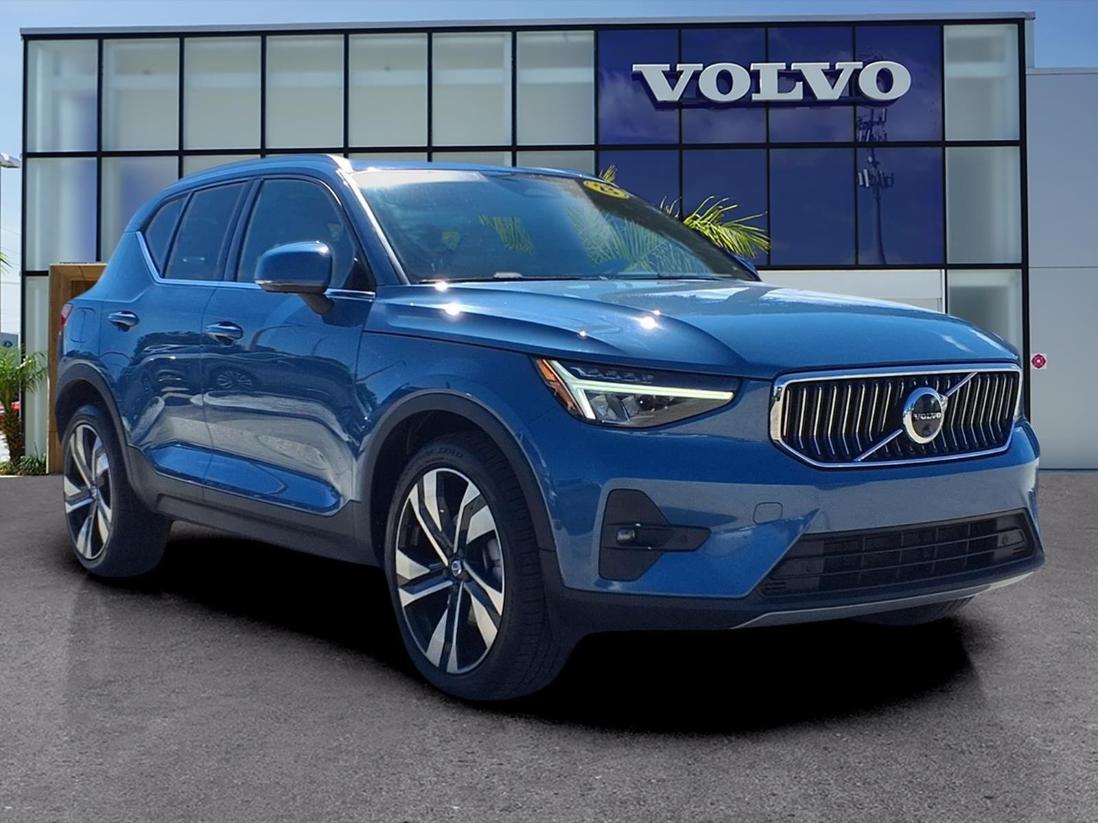 Blue Metallic 2023 Volvo XC40 SUV / Crossover All-Wheel Drive 8-Speed Automatic