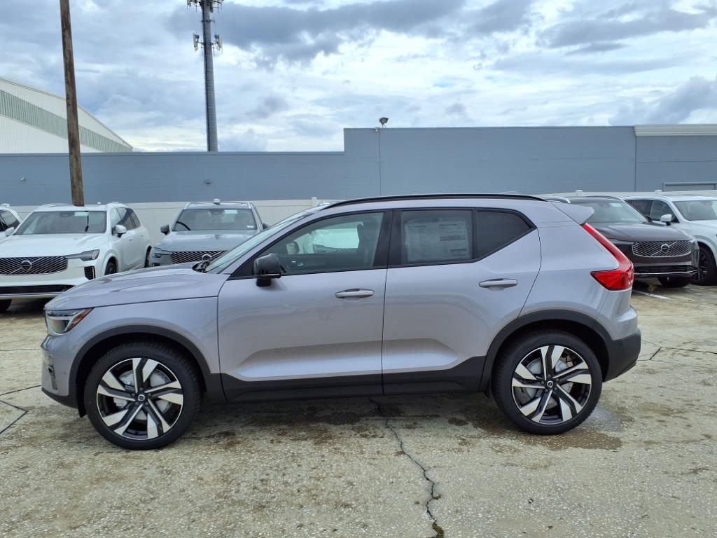 2026 Volvo XC40 Plus photo 3