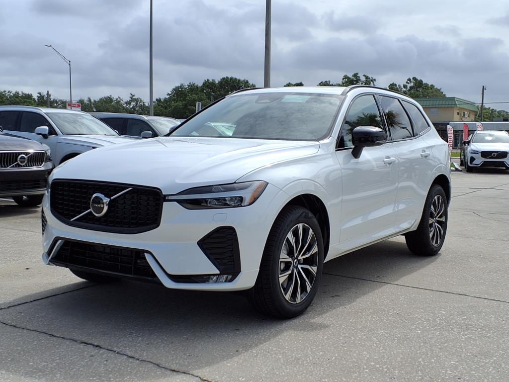 2025 Volvo XC60 B5 Core photo 3