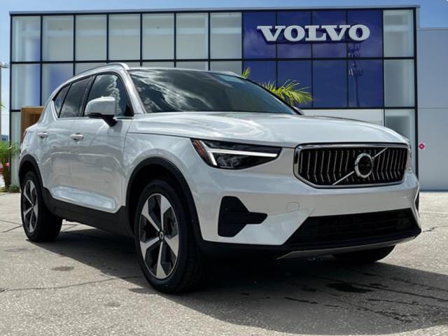 2025 Volvo XC40 B5 Core Bright Theme AWD SUV