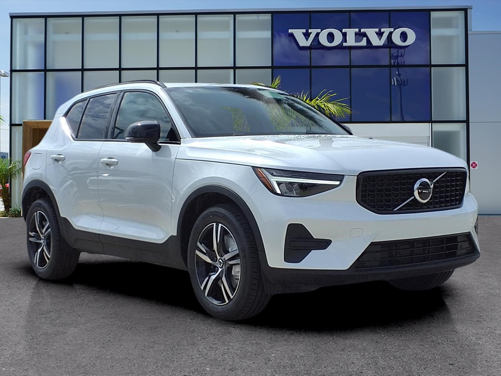 2026 Volvo XC40 B5 Core Dark AWD's photo