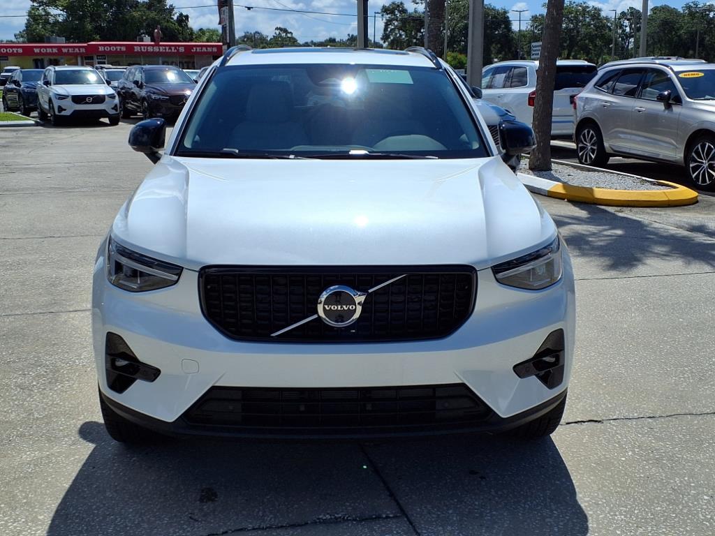 2026 Volvo XC40 Plus photo 2
