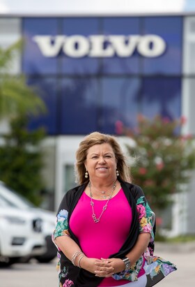Staff member Brenda Rodriguez from ID_30d305b630e5