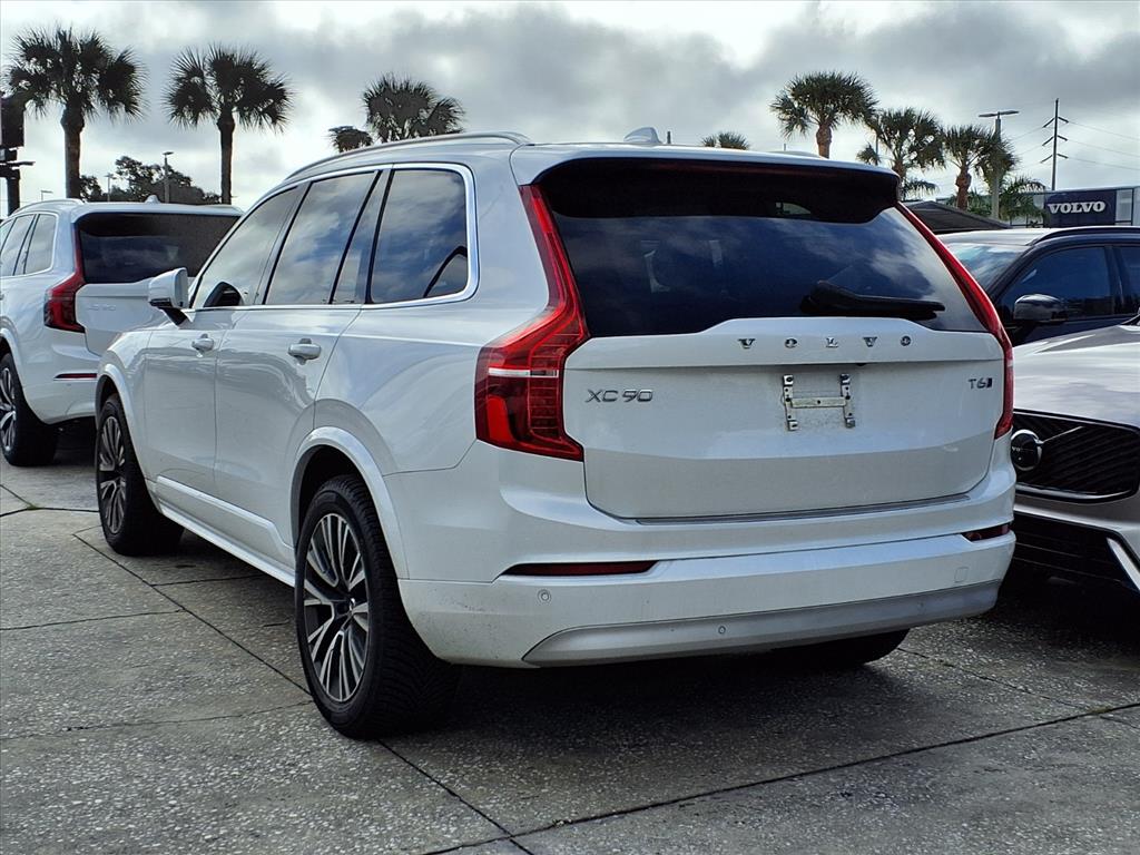 2022 Volvo XC90 T6 Momentum photo 2
