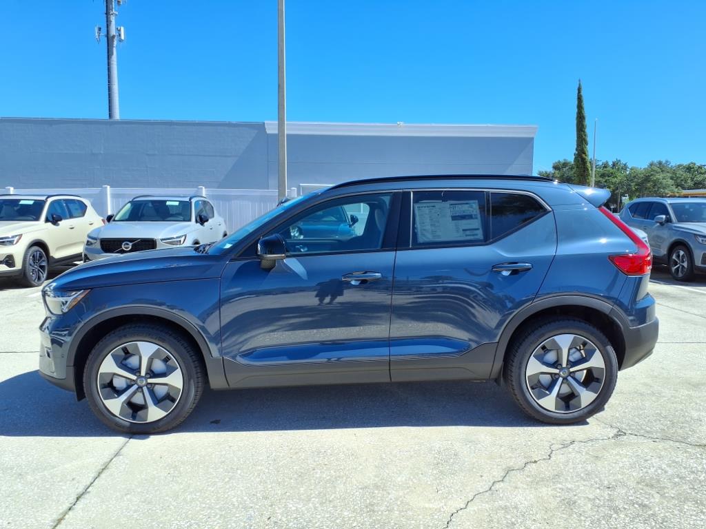 2026 Volvo XC40 Plus photo 3