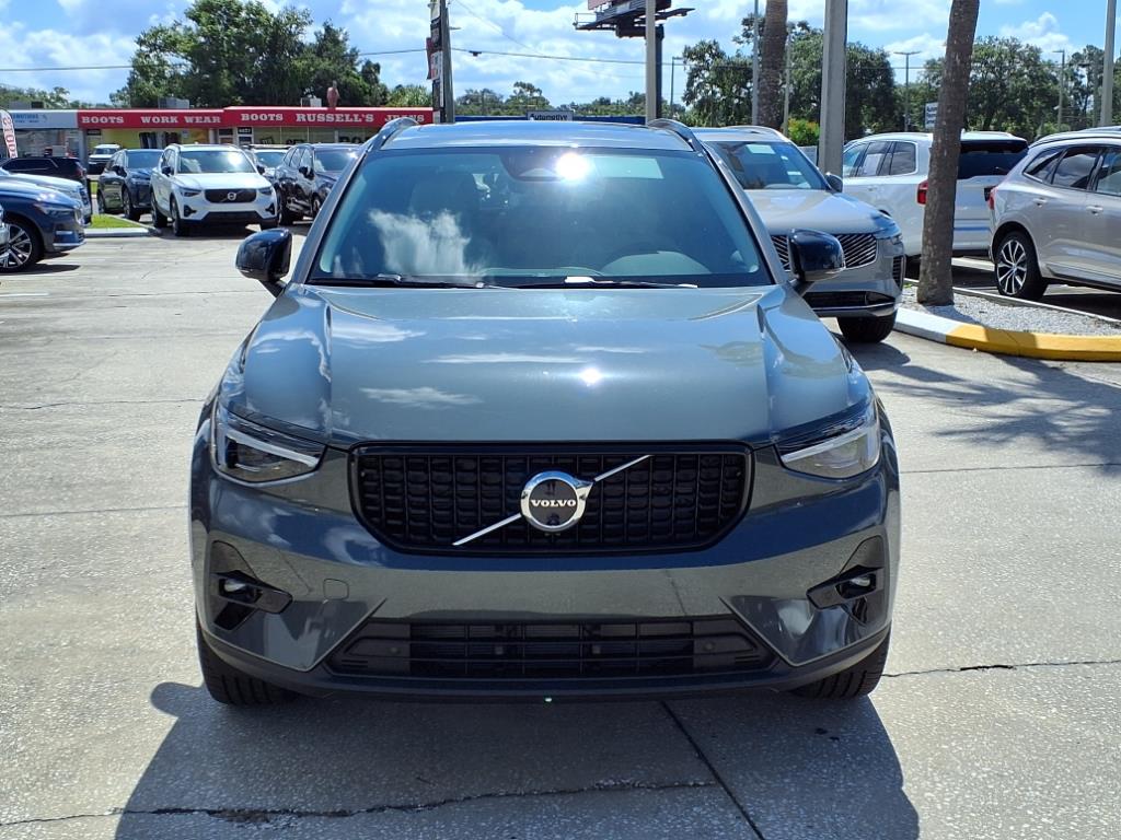 2026 Volvo XC40 Plus photo 2