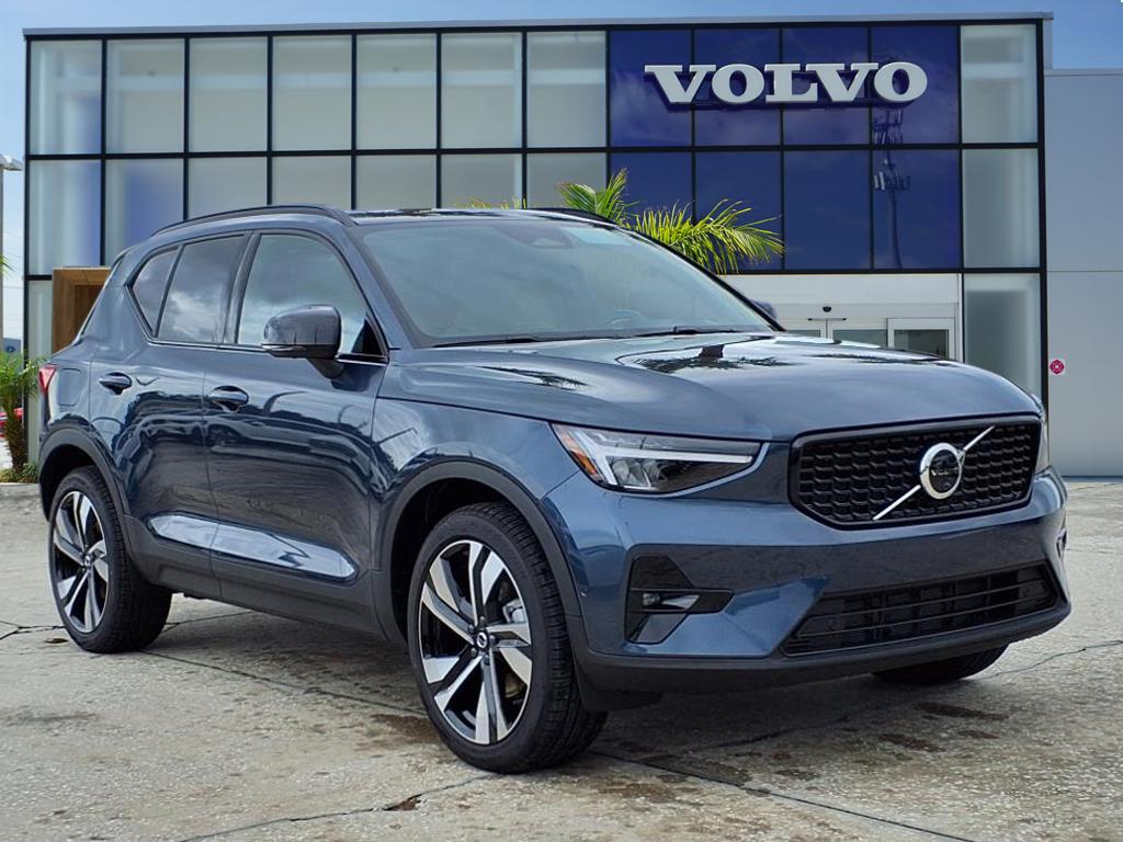 2026 Volvo XC40 Plus's photo
