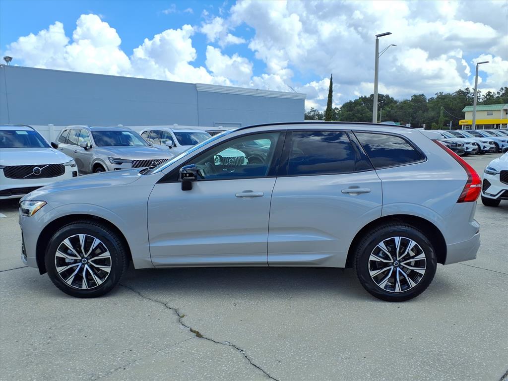 2025 Volvo XC60 B5 Core photo 4