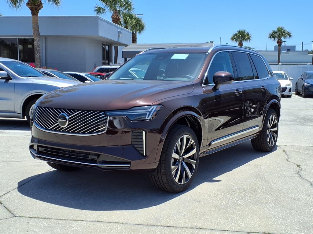 2025 Volvo XC90 B5 Core photo 3