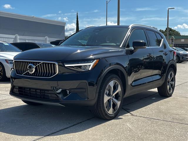 2025 Volvo XC40 Core photo 3