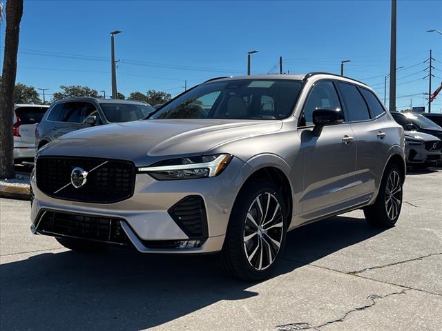 2025 Volvo XC60 B5 Plus photo 3