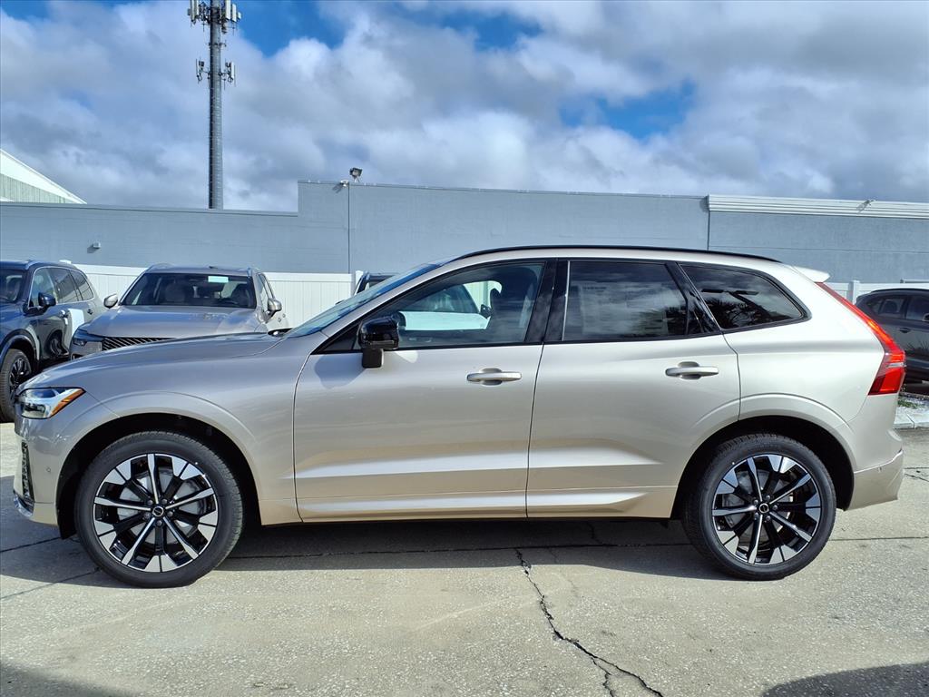 2026 Volvo XC60 B5 Plus photo 4