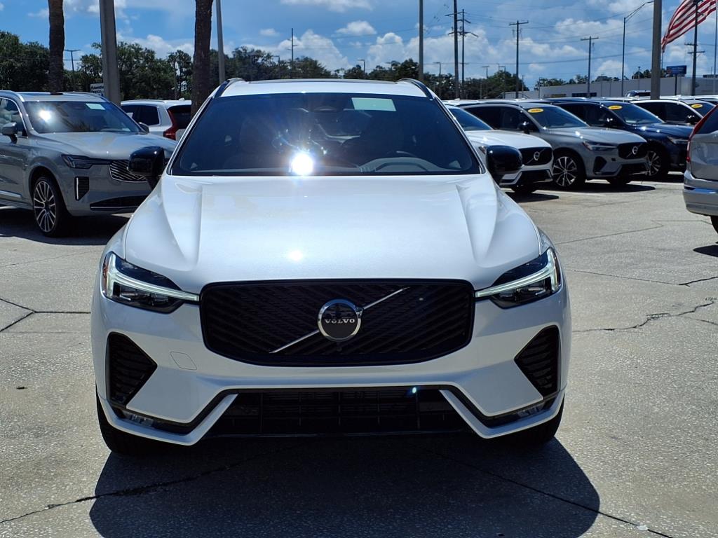 2026 Volvo XC60 B5 Core photo 2