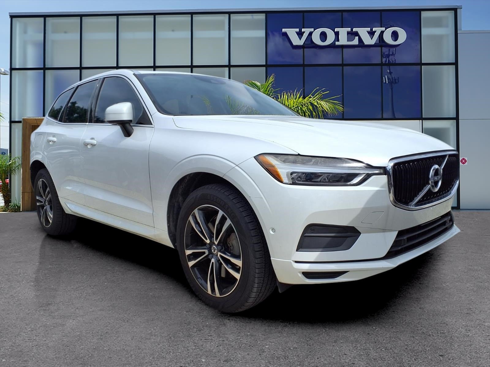 2018 Volvo XC60 T6 Momentum AWD's photo