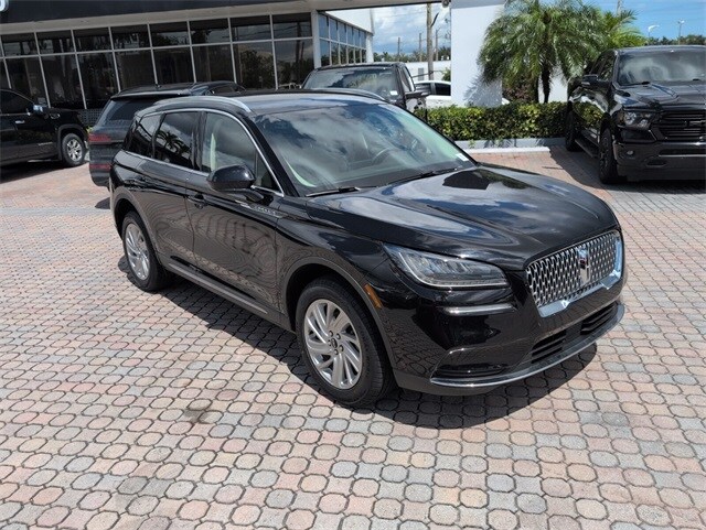 2022 Lincoln Corsair Standard photo 2