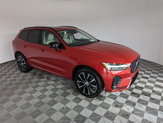 2025 Volvo XC60 B5 Plus photo 2