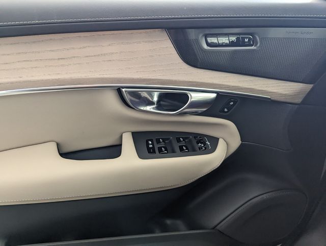 2026 Volvo XC90 Plus - Photo 16