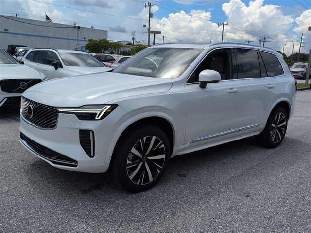 2026 Volvo XC90 B5 Core photo 4