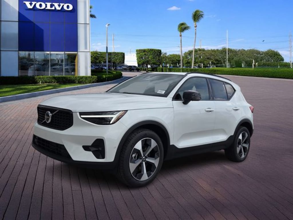 New 2026 Volvo XC40 B5 Plus SUV